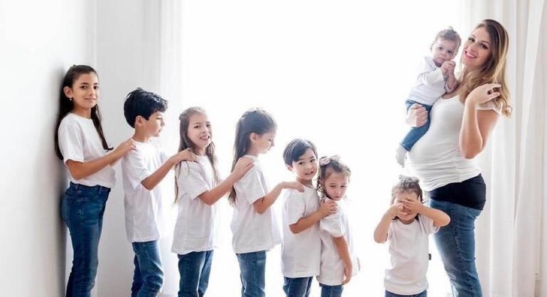 Mariana, grávida, com os oito filhos em São Paulo