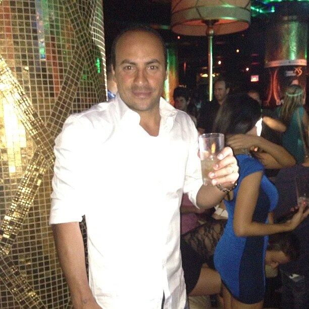 Apesar do gosto por festas e bebidas alcóolicas, Aílton é casado e tem o hábito de postar declarações de amor à mulher