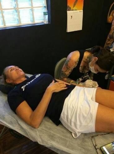 Ícone no basquete brasileiro, Hortência escolheu Akemi para tatuar uma lembrança das Olimpíadas de Barcelona e de Atlanta no punho
