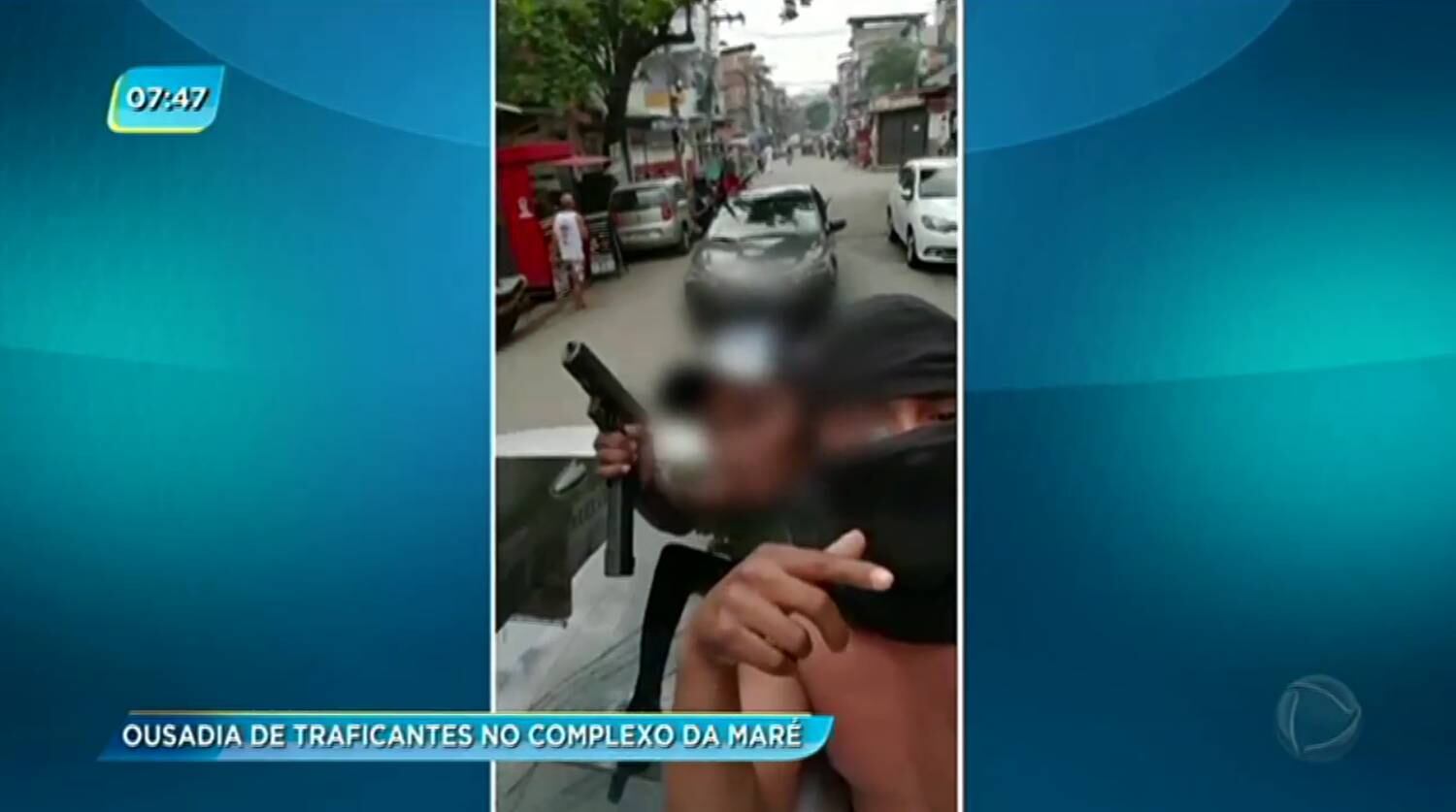 Os criminosos dirigiram perigosamente pelas ruas da Maré