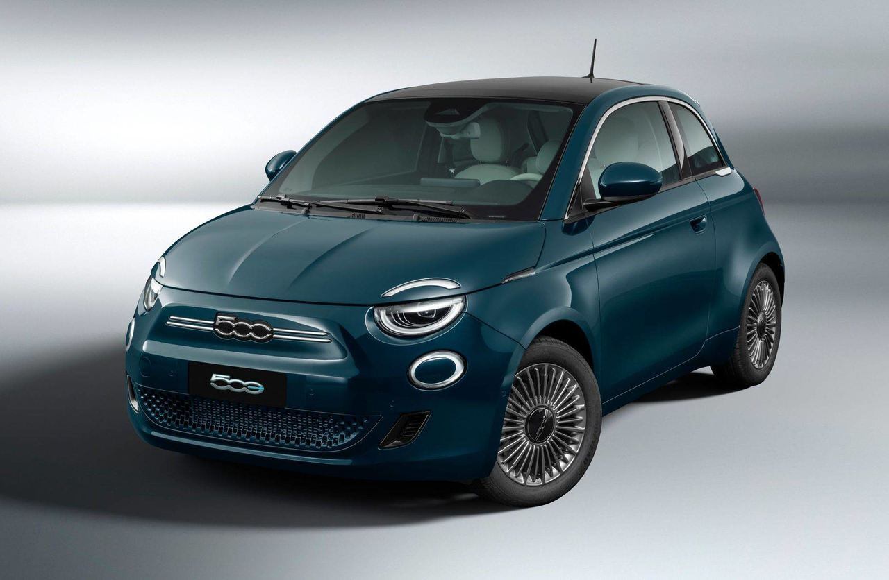 O novo Fiat 500 elétrico é um carro que chama a atenção pelo design incomum e pela versatilidade, servindo tanto para cidade como para alguns off-road. Custa cerca de R$ 195.