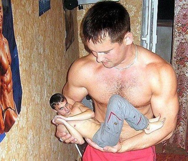 Nem todo mundo domina o Photoshop. Na galeria de hoje, nós mostramos para você as fotos alteradas por quem NÃO SABE mexer no programa - ou MANJA TANTO de edição que estraga as imagens de propósito. Pouco importa. A gente morre de rir com as tosquices de qualquer forma. Continue clicando!