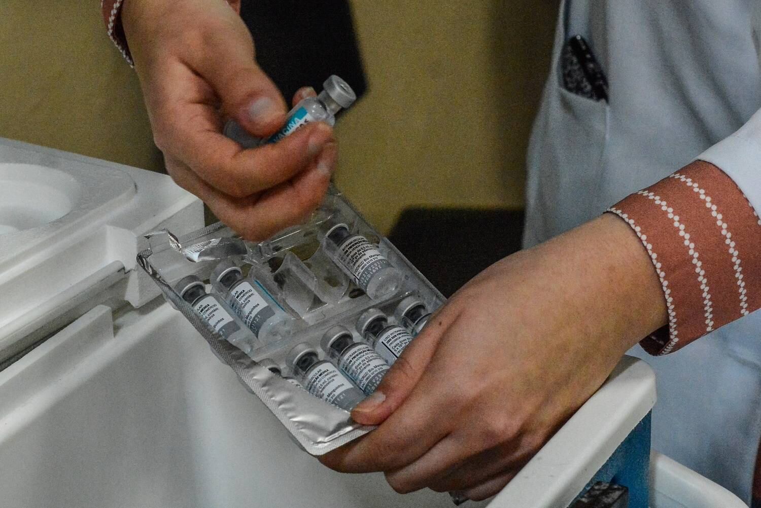 Kfouri diz que, se for para reduzir o intervalo, o ideal seria para oito semanas. "Encurtamentos de 12 para 8 não alteram a eficácia nem no período interdoses nem no período pós-segunda dose. A própria OMS recomenda não usar intervalos mais curto do que seis semanas para AstraZeneca."
