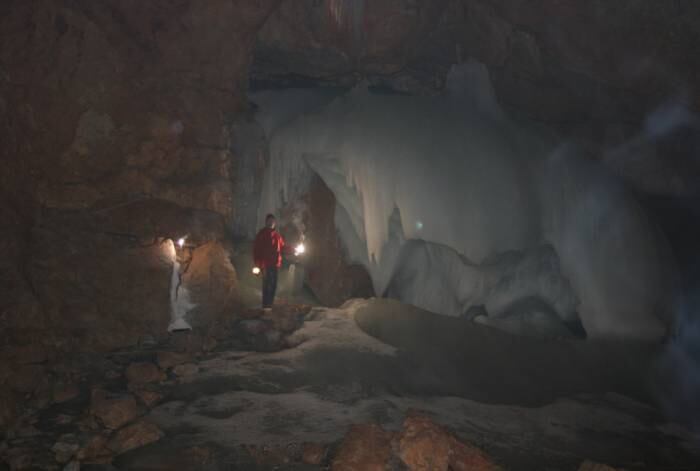 Eisriesenwelt foi descoberta em 1879, porém somente em 1920 foi explorada por pesquisadores e turistas. Mas os turistas podem transitar apenas no primeiro quilômetro