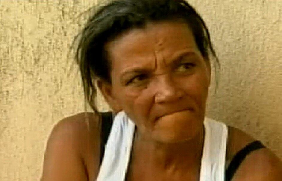 — Na minha opinião, ele tinha que morrer mesmo. Foi um alívio, porque aí ele não faz isso mais com criança nenhuma.

O desabafo é de Geralda Margarida de Souza, de 45 anos. Ela filmou o companheiro estuprando a filha dela, de apenas oito anos, e conseguiu entregar o homem à polícia. Alexandre Apolônio, de 51 anos, foi achado morto na cela que dividia com outros dois detentos no Ceresp Gameleira, em Belo Horizonte, no mesmo dia em que foi preso

Texto e entrevista: Márcia Costanti, do R7, em Belo Horizonte
