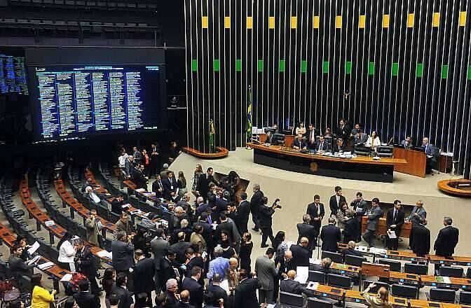 Câmara continua debate sobre o ajuste fiscal nesta terça-feira