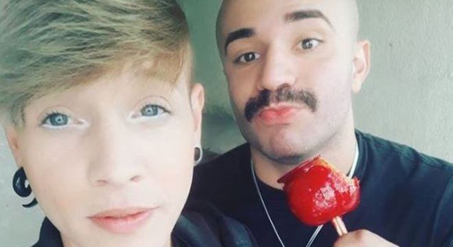 Soldado faria pedido de casamento surpresa com farda em Parada LGBT