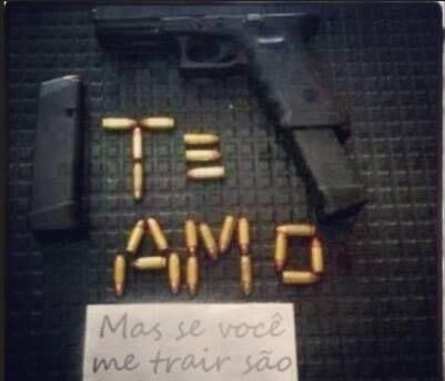 Lenny, ex-jogador do Palmeiras e do Fluminense, fez uma declaração polêmica na internet. O jovem postou uma foto de uma arma e munição, com os dizeres "te amo", seguida de uma mensagem forte sobre traição: "mas se você me trair são todas para você". O fato repercurtiu na internet e, na sequência, o boleiro apagou a foto
