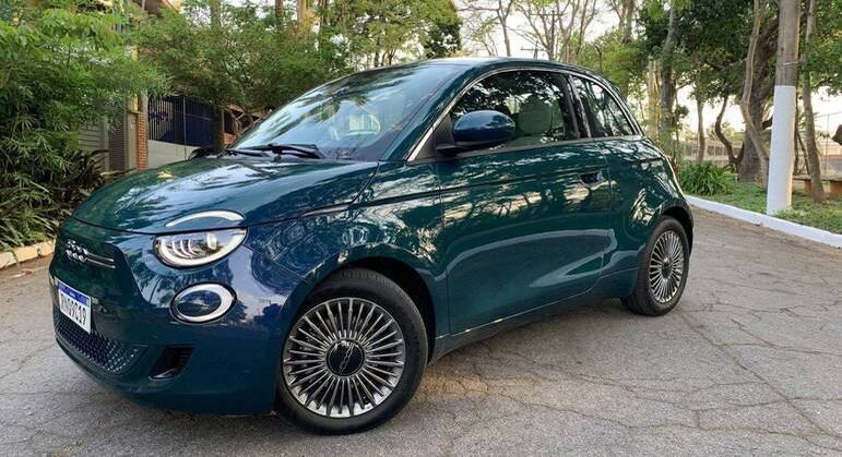 Fiat 500e tem autonomia entre 320 e 460 quilômetros dependendo da condição de rodagem