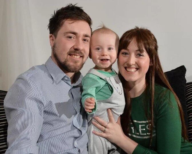 Ela atualmente passa por quimioterapia e tem planos de fazer
uma dupla mastectomia (remover as duas mamas) com reconstrução imediata