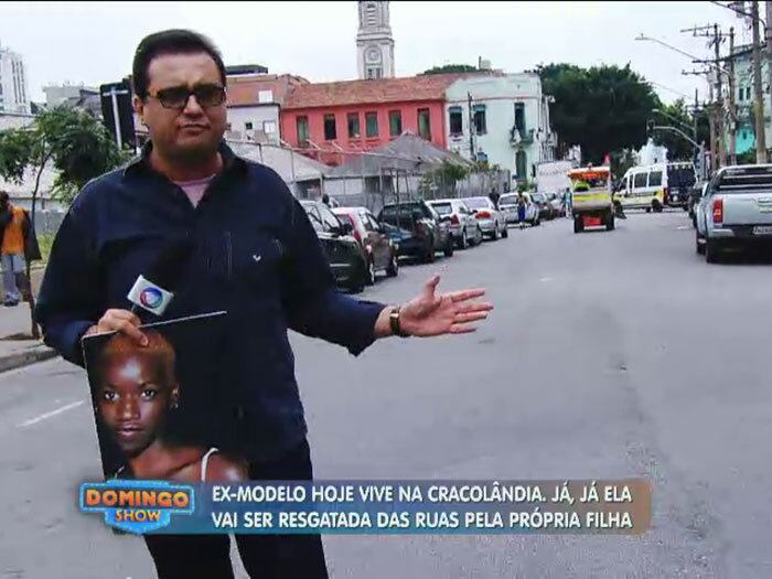 Logo ao chegar no local, a equipe do programa começou a chamar a atenção de quem passava por ali
+ Vídeo: Filha pede ajuda para resgatar mãe ex-cabeleireira e modelo da Cracolândia
+ Aproveite e confira as matérias do programa Domingo Show
+ Já curtiu a página do Domingo Show no Facebook? É só clicar!
+ Siga o Domingo Show no Twitter e receba conteúdos exclusivos!