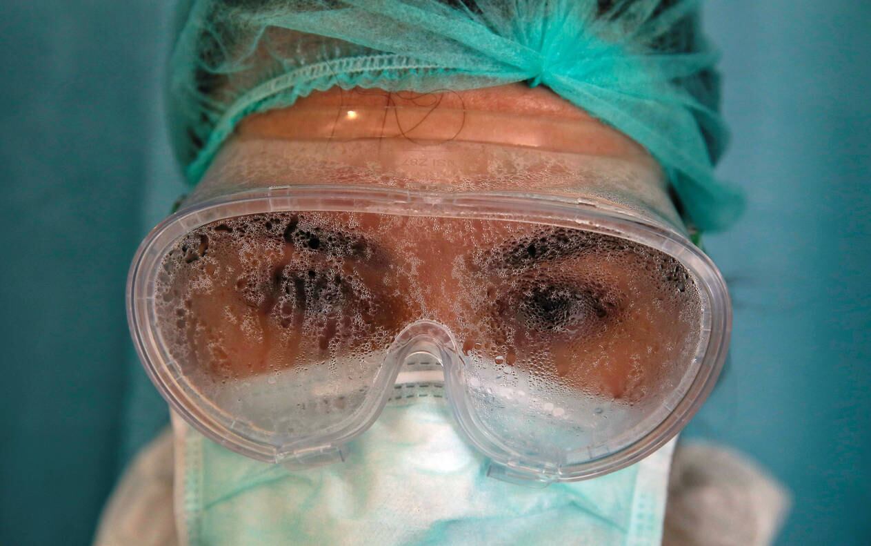 Nurse Dilara Fahrioglu's goggles are covered with vapor after taking care of a COVID-19 patient during the coronavirus disease (COVID-19) outbreak, at an intensive care unit of the Medicana International Hospital in Istanbul, Turkey, April 14, 2020. REUTERS/Umit Bektas/File Photo TPX IMAGES OF THE DAY SEARCH "GLOBAL POY" FOR THIS STORY. SEARCH "REUTERS POY" FOR ALL BEST OF 2020 PACKAGES.