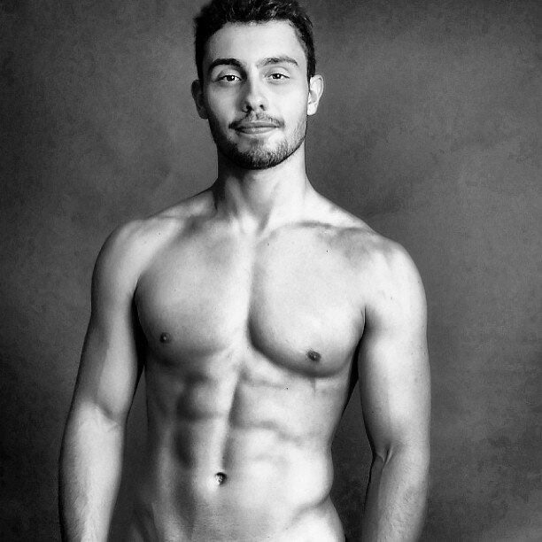 Outro sucesso entre os modelos barbudos do DF é o modelo Guto Shneider, de 21 anos. Ele é estudante de engenharia