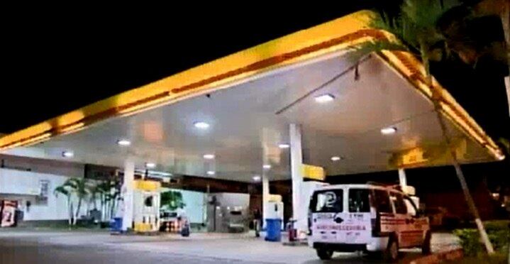 O trio estaria roubando um posto de gasolina na Grande BH