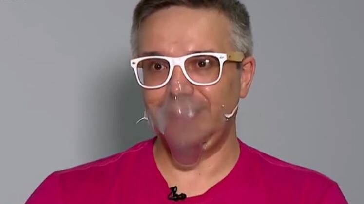 O especialista em tecnologia Carlos Fabbro desenvolveu esse sistema. Basta a pessoa encostar o celular no microchip para ter acesso ao prontuário do animal. O número de telefone do dono não é divulgado, porém ele recebe imediatamente a localização