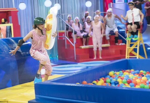 Luiza, que chora e não consegue sair dos 29 pontos, buscou vantagem competitiva chamando a mais ferrenha rival para seu grupo: Maurren Maggi. Mas, mesmo com o reforço da ginasta Dani Hypólito, a eterna musa da banheira não venceu disputas! 
"Não quero brigar com ninguém, mas vou fazer de tudo para ganhar", avisa Maurren, que avalia: "Para a gente ficou muito ruim o trio. Ficam dois homens fortes nos outros times, e o nosso só com mulheres". 