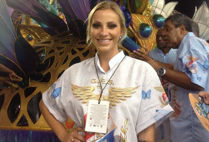 Porém, os fãs devem ter ficado um pouco decepcionados, já que Fernanda apareceu com um visual bem comportado