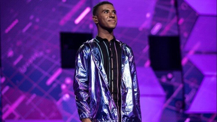 Renan Santana escolheu Fly Away, música que chegou até a ganhar
Grammy! Com o rock, ele empolgou 72 jurados! 