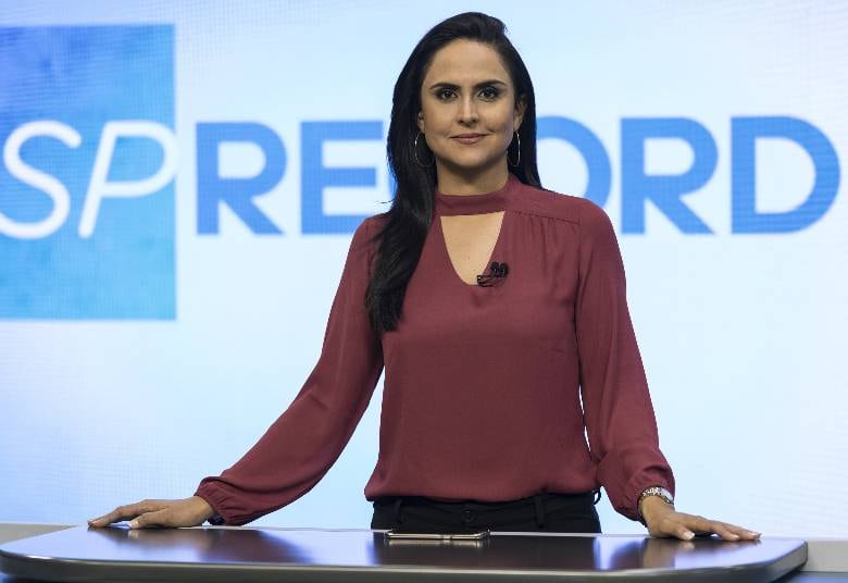 Carla Cecato adianta:

— A
notícia principal do dia ou a que estiver acontecendo naquele momento ganharão
destaque. O público também poderá interagir ao vivo com o jornal e teremos
serviço através de matérias que mostrem o problema da população, mas também a
solução. 

SP Record estreia nesta terça-feira (25), a partir das 19h, na Record TV
