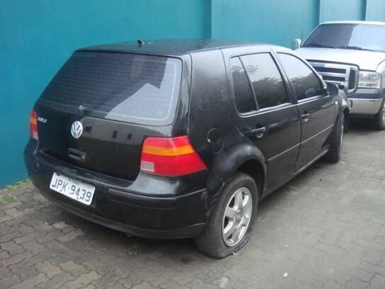 O cobiçado VW Golf aparece duas vezes no leilão. A primeira
delas é neste lote individual, na qual o veículo preto, de ano 2002 e modelo
2003, pode ser comprado pelo valor mínimo de R$ 5.000.

Veja a seguir a outra oportunidade ainda mais atraente para arrematar o veículo