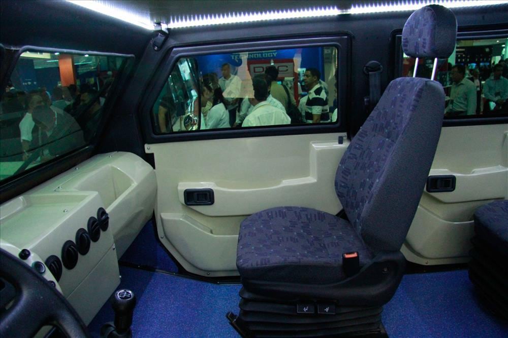 O novo carro-forte deverá chegar às ruas ainda este semestre. O modelo, porém, não deve se popularizar rapidamente, já que seu custo é 50% acima do cobrado pelas versões atuais

VEJA TAMBÉM
>> Milionário pede que prefeitura retire lombada para poder andar com seu esportivo
>> Utilitário chinês Lifan X60 chega "completão" ao Brasil por R$ 52.777

Quer saber tudo sobre carros? Acesse R7.com/carros