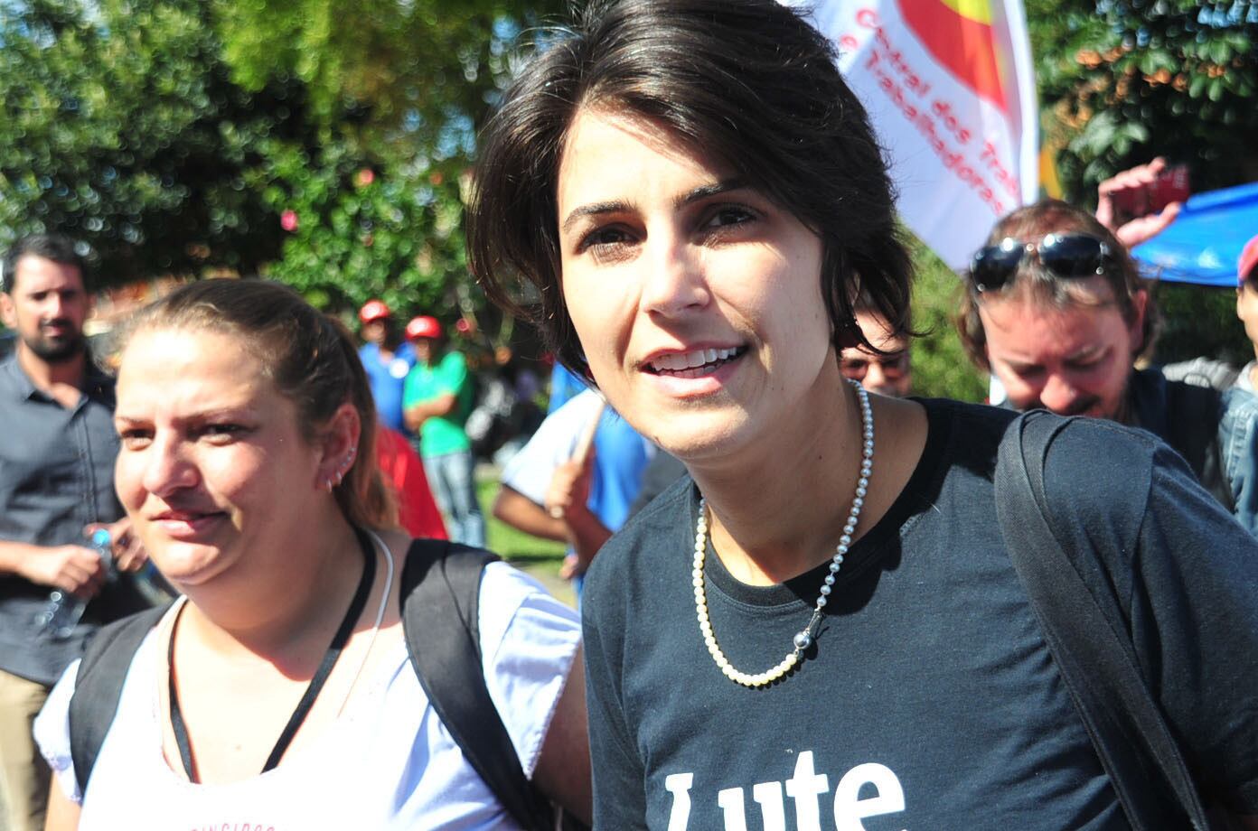 Manuela participa de ato pró-Lula em Curitiba