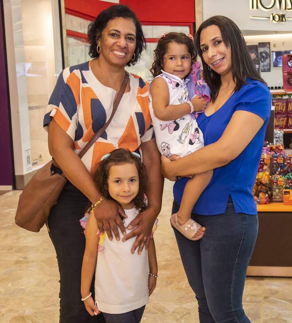São Paulo, SP - 21.12.2023 - Compras de Natal - Movimentação de consumidores para últimas compras para comemorar o Natal no Shopping D, zona norte da Cidade. Foto Edu Garcia/R7