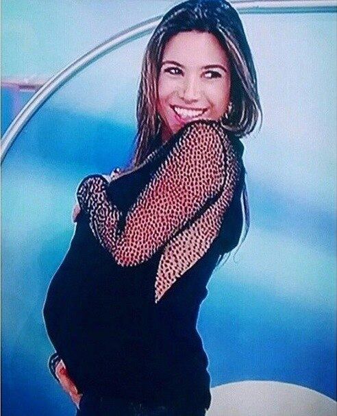 Patrícia Abravanel se emociona no palco do SBT