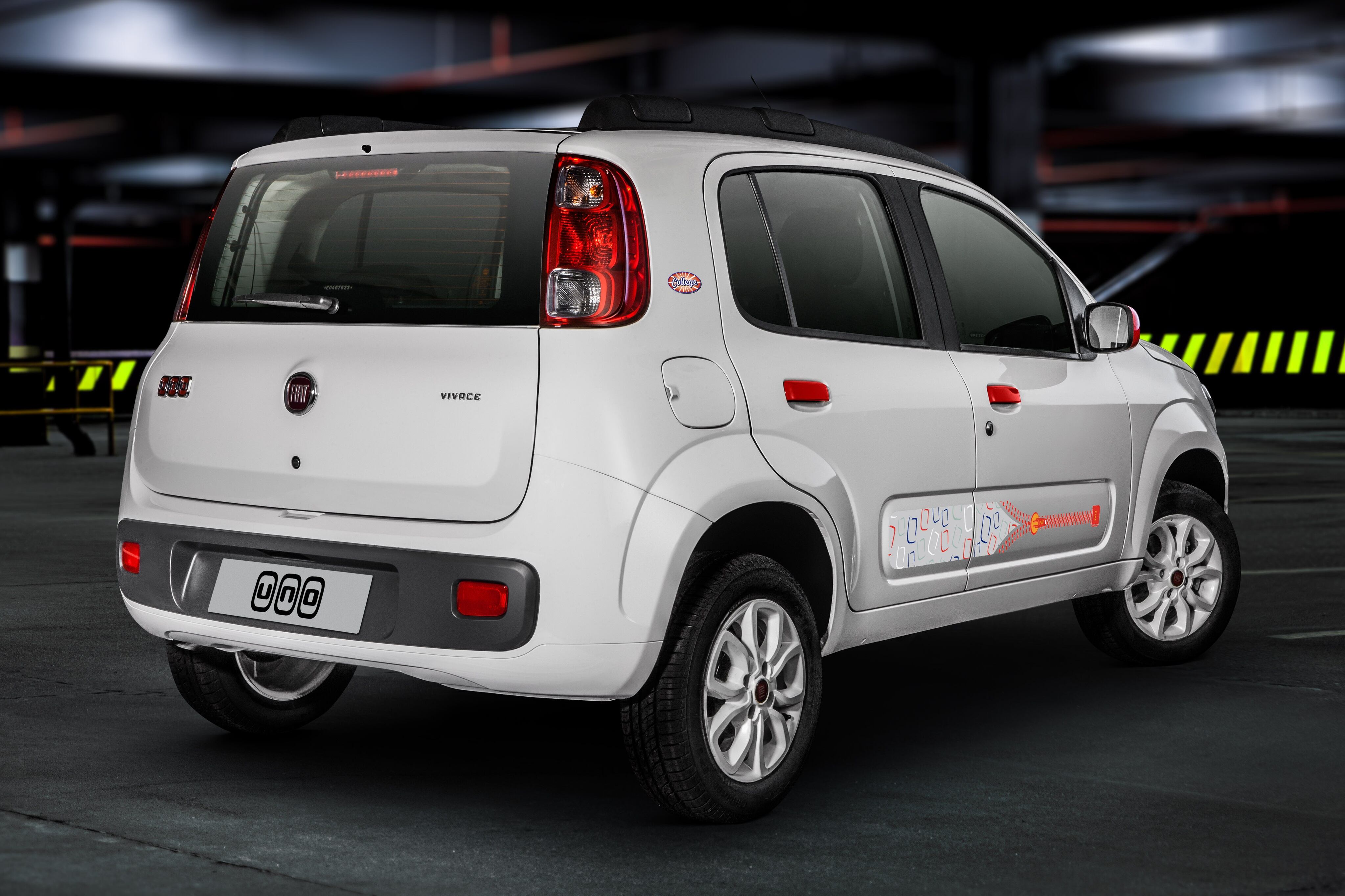 2º — Fiat Uno
Tampa do porta-malas: R$ 1.079
Para-choque traseiro: R$ 267
Lanterna traseira esquerda: R$ 316
Para-lama traseiro esquerdo: R$ 991
Vidro traseiro: R$ 249
Total: R$ 2.902



Veja também:
Prejuízo com batida frontal pode chegar a R$ 3 mil; Veja quanto custa consertar os 15 mais vendidos do Brasil

Quer saber tudo sobre carros? Acesse www.r7.com/carros
