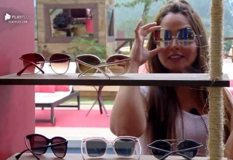 Por fim, procure disponibilizar acessórios para os convidados. Assim todo mundo vai sair bem bonito na foto! A Perlla mandou muito bem na escolha dos óculos das Óticas Diniz!