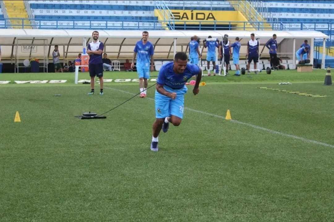 Jogadores em treino preparatório do Santo André