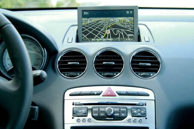 Sistema multimídia WIP NAV tem GPS e monitor de sete polegadas rebatível eletricamente; contudo, a tela não é sensível ao toque

ACELERAMOS O PEUGEOT 308 COM CÂMBIO AUTOMÁTICO DE SEIS MARCHAS! CONFIRA O TESTE

Saiba tudo sobre carros! Acesse R7.com/carros
E confira os melhores preços de novos e usados em r7.icarros.com.br 
