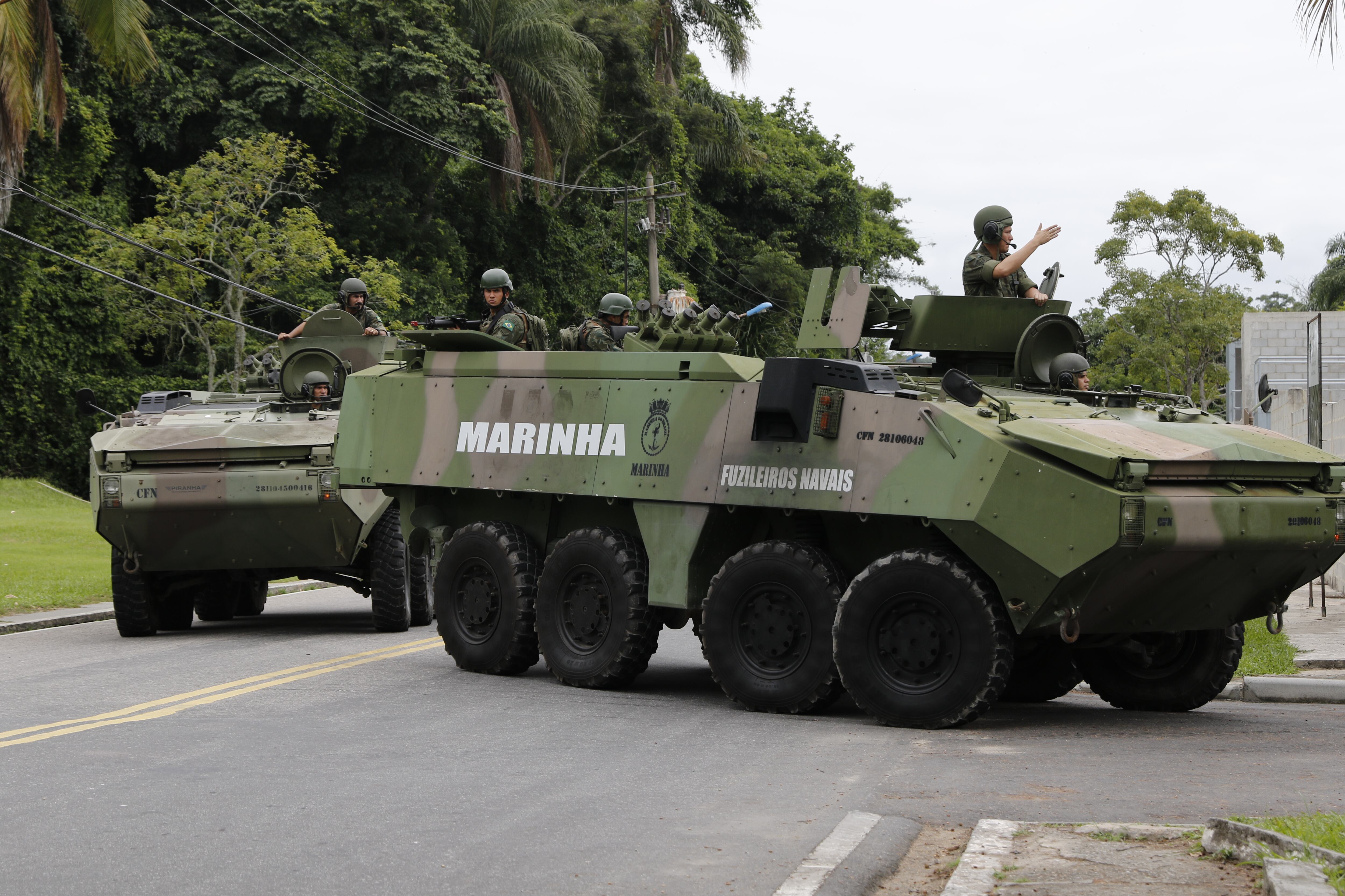 Rio de Janeiro (RJ) 13/03/2023 – Exercício com viaturas blindadas Piranha em áreas urbanas conflagradas, no Curso de Cobertura Jornalística em Área de Combate, do Centro de Operações de Paz de Caráter Naval, na sede do Corpo de Fuzileiros Navais. Foto: Fernando Frazão/Agência Brasil