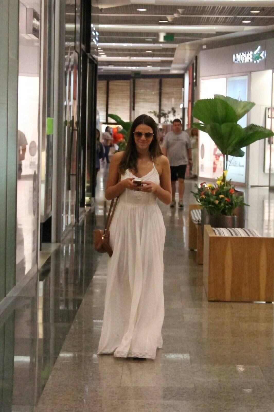 Simpática, Bruna deu um sorrinho quando percebeu que estava sendo fotografada