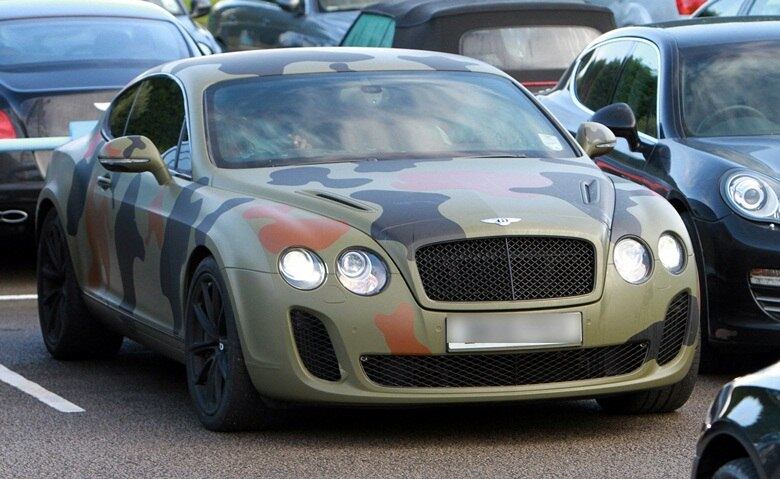 Esse Bentley Continental pertence ao atacante italiano Mário Balotelli