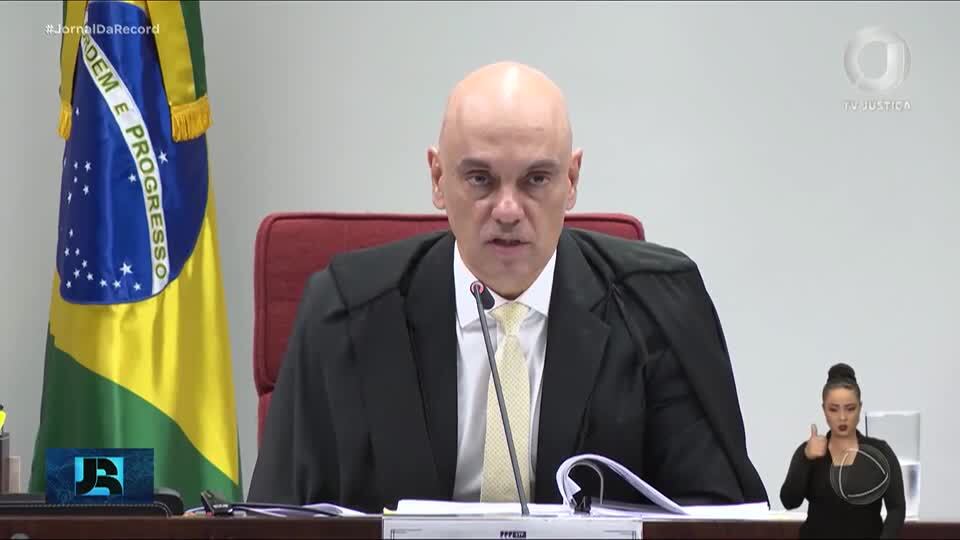 Alexandre de Moraes decide manter medidas cautelares contra Jair Bolsonaro