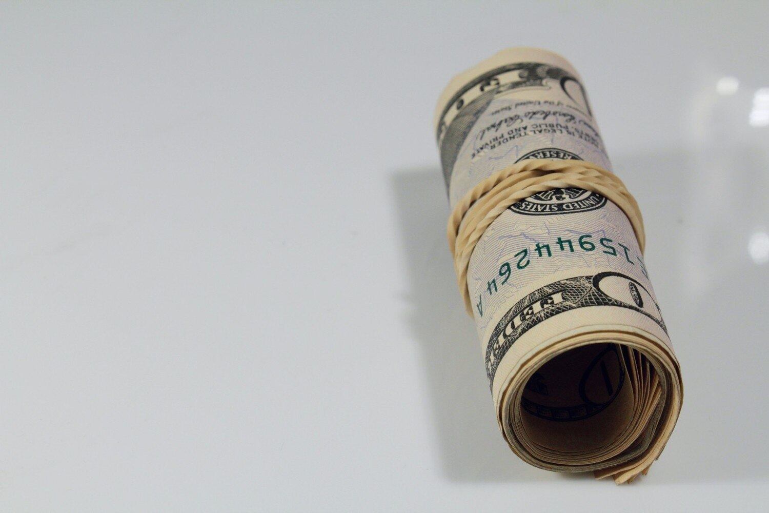 Às 9:08, o dólar à vista recuava 0,15%, a R$ 5,38