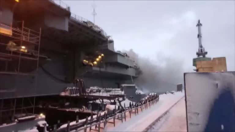 Navio pegou fogo durante trabalho de manutenção no porto de Murmansk