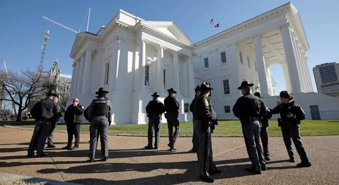 Policiais na sede do governo da Virgínia: ameaças de violência em evento pró-armas