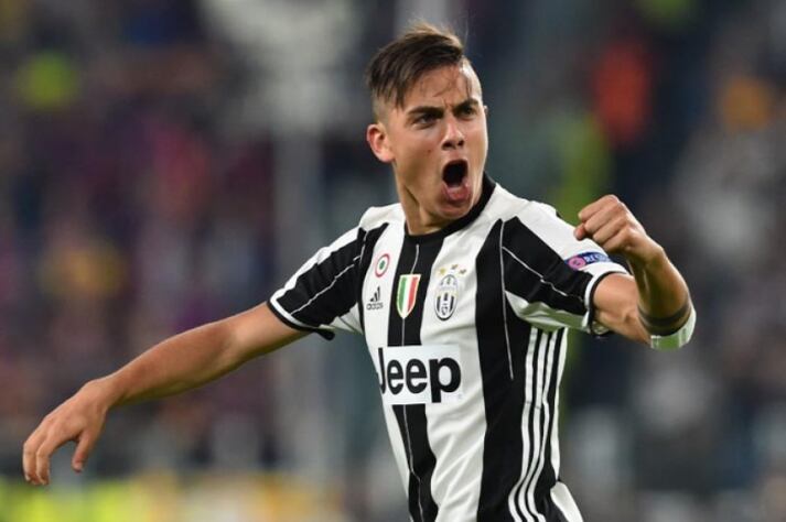 ESQUENTOU - O Chelsea está insaciável no mercado da bola mesmo após contratar Hakim Ziyech, Timo Werner e Kai Havertz. De acordo com o jornal Daily Mail, Frank Lampard quer contar com Paulo Dybala, da Juventus, no elenco dos Blues. A investida deve ser feita na janela de transferências de janeiro.