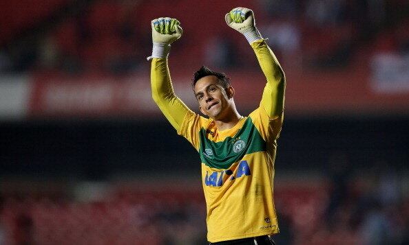 Danilo, a muralha! Com 152 jogos com a camisa do Verdão do Oeste, o goleiro Danilo era ídolo da torcida e do clube. Ele também deixou um filho pequeno e uma carreira brilhante pela frente