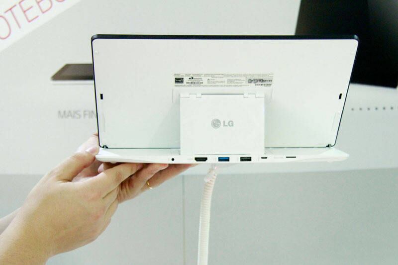 O gerente geral de vendas da LG, Rodrigo Fiani, disse que o fechamento do novo Slide Pad ficou mais suave em relação à versão anterior.
— Por combinar tablet e notebook, ele é para quem quer trabalhar, mas também quer um produto para usar em casa
