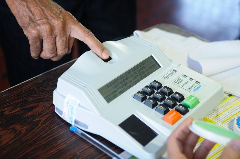 Sistema biométrico atrasou resultado de votação no 1º turno do Rio