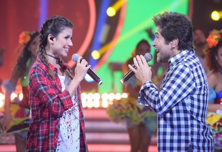 Os cantores animaram a plateia do reality com a música Asa Branca e colocaram todos para dançar 
