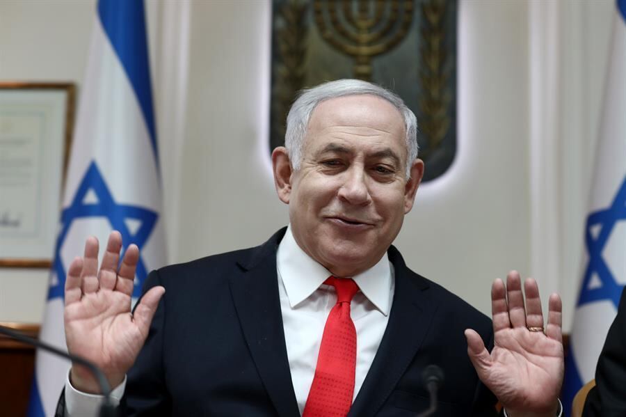 Netanyahu foi retirado às pressas
de um comício