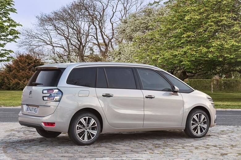 Lançado há pouco menos de três anos, a nova linha do Citroën C4 Picasso e do Grand C4 Picasso será lançada na Europa no segundo semestre deste ano. No entanto, no Brasil, os modelos deverão ser vendidos apenas no ano que vem, sendo provavelmente expostos no Salão do Automóvel 2016, em São Paulo