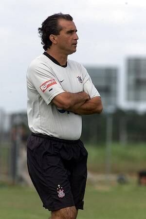 Juninho Fonseca passou pelo Corinthians nos anos 80, mas também não conseguiu se manter no cargo