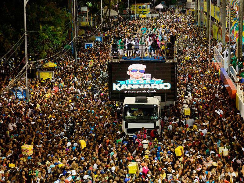 Pelo terceiro ano consecutivo, o cantor Igor Kannário arrastou uma verdadeira multidão no Campo Grande, em Salvador. Nesta segunda-feira (27), Kannário desfilou no circuito Osmar puxando o folião pipoca
Experimente grátis toda a programação da Record no R7 Play