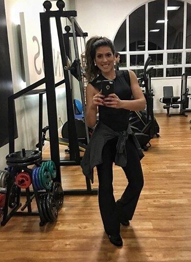 Com a ajuda de uma nutricionista, a coach segue uma alimentação exemplar, que inclui suco verde, pão integral, ovos, queijo branco, frutas, wrap, saladas, peixe e frango. "Eu tirei açúcar da minha vida", conta Flávia, para quem o equilíbrio é fundamental.