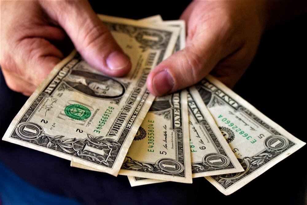 Pacotes mundiais animam os mercados